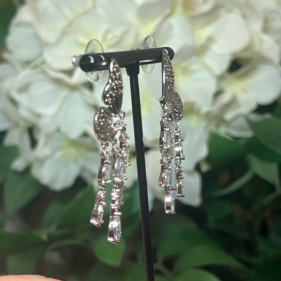EYE CANDY LA • LUXE MONARCH BUTTERFLY • DROP EARRINGS - Picture 5 of 5